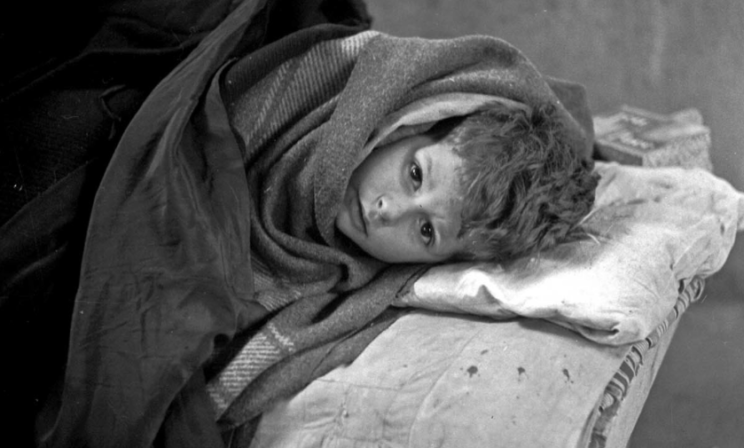 «Происходило чудовищное — разлучали любящую семью». Как мальчик спас родителей и оказался в тюрьме в оккупированной Франции