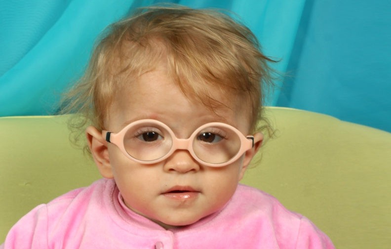 «Вы просто перегрели ребенка», – сказал врач. А у Саши один из 350 видов этой болезни