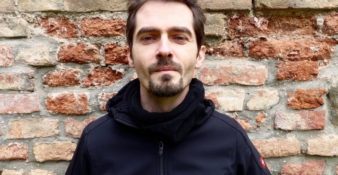 «Я спустился с гигантской мусорной кучи». Почему мы не позволяем бездомным говорить