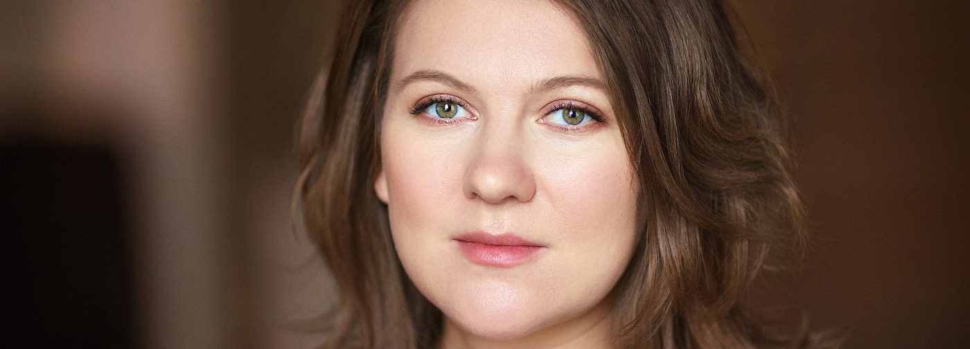 «Три дня смотрела на фото и плакала». Она все еще боится крови – и не боится ран детей-«бабочек»