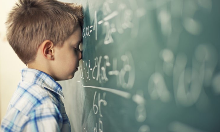 «Вычисляю квадратный корень, покрываясь холодным потом». Почему мы боимся математики