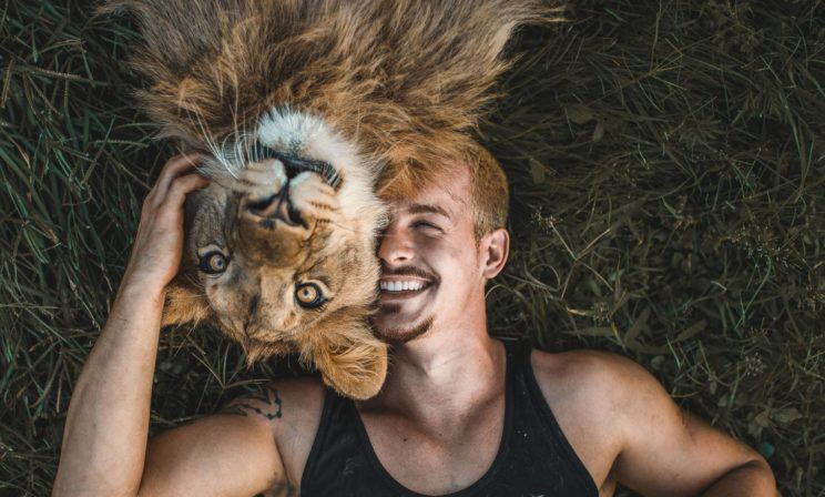 Обнимая львов. Финансист продал все, чтобы спасать животных в Африке