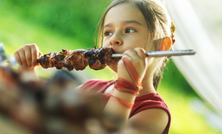 Горячий, острый и жирный. Сколько шашлыка можно съесть без вреда для здоровья