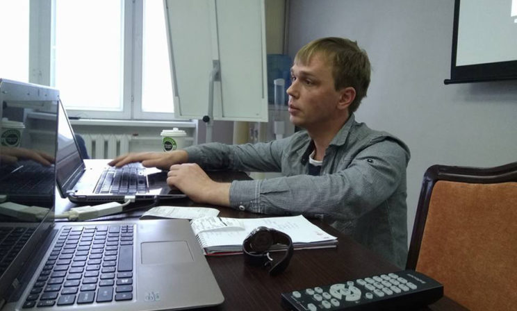 “Не дали воспользоваться телефоном и вызвать адвоката”. В Москве задержали известного журналиста по подозрению в сбыте наркотиков