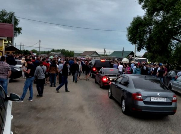Жители села в Пензенской области перекрыли федеральную трассу из-за конфликта с цыганами