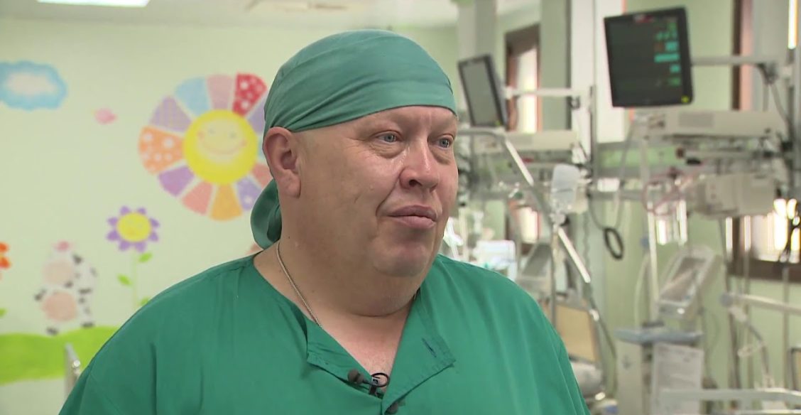 «Мы не оказываем услугу, мы служим». Какую операцию считать удачной и зачем кардиохирургу парашютный спорт