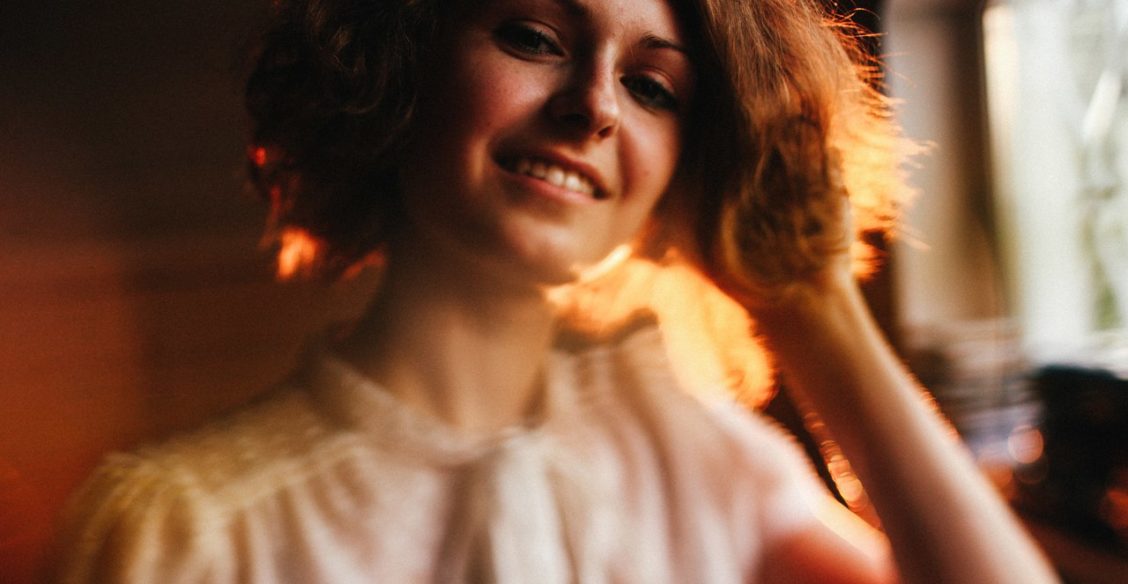 «Казалось, что мы любим – значит, все будет хорошо». Как девушка пережила смерть жениха и помогает больным раком