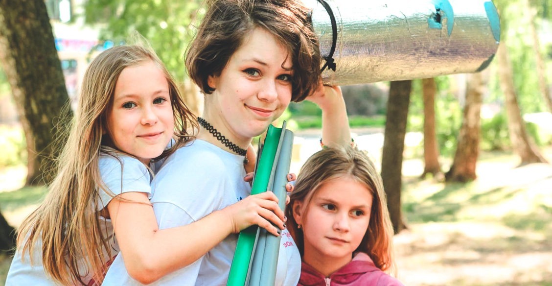 «Расскажите детям, как вас мазали пастой». Как подготовить ребенка к первой поездке в летний лагерь