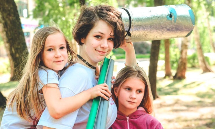 «Расскажите детям, как вас мазали пастой». Как подготовить ребенка к первой поездке в летний лагерь