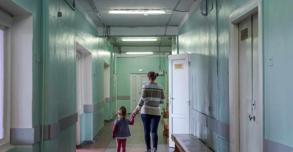 “Кто будет оперировать?” Массовые увольнения врачей в Великом Новгороде - что происходит