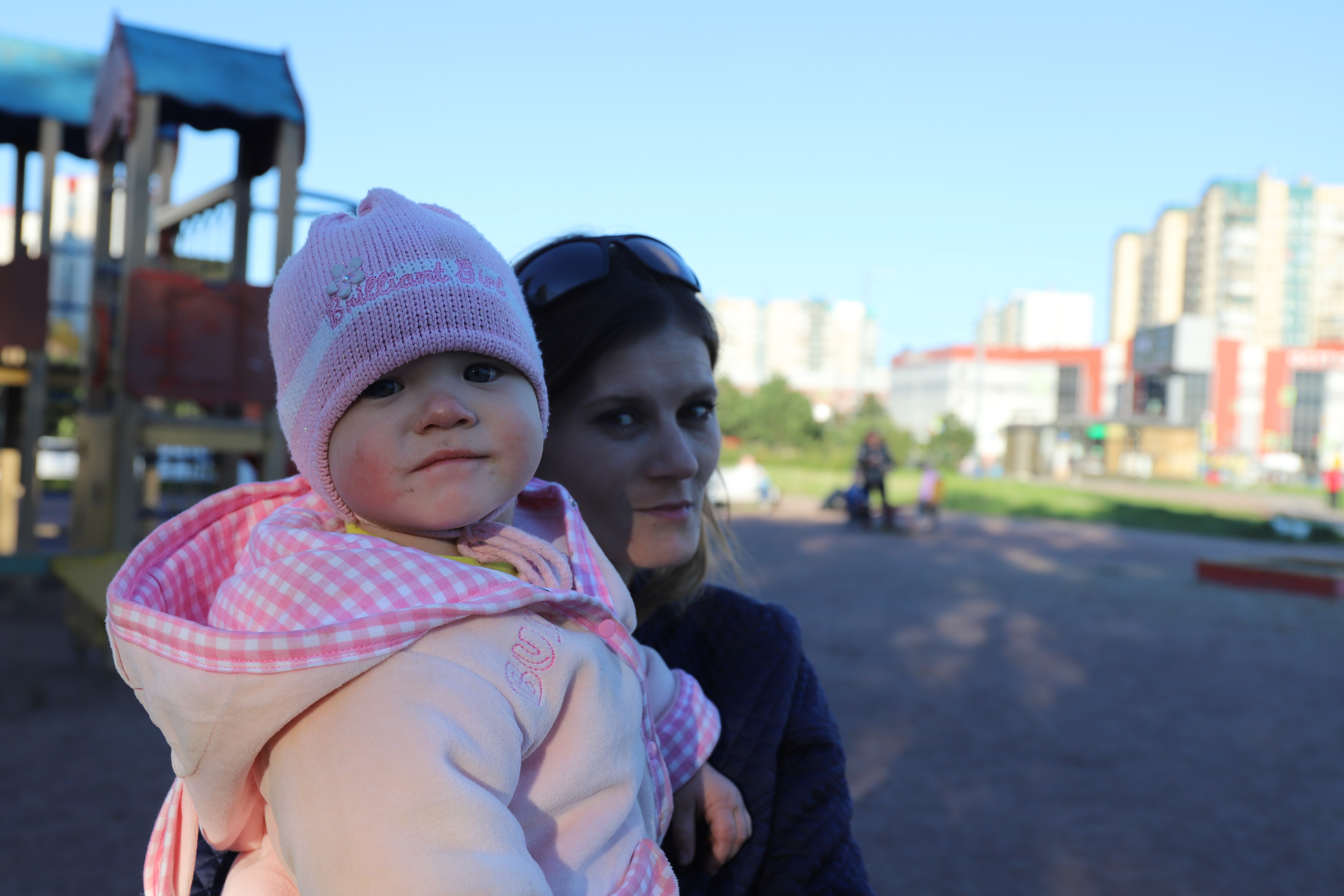 Мать двоих детей. Удочерить девочку 17 лет. Певица удочерившая дочь. Эльмира кнутсен василина. Удочерение падчерицы.