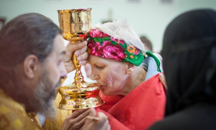 «Они подходят ко Христу и должны изобразить какой-то театр». Почему из Церкви уходят те, кто давно и искренне верит