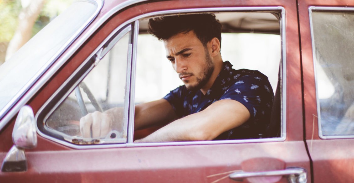 «Сосед постоянно паркуется на моем месте, все нервы вымотал!» Но как же еще научиться терпению?