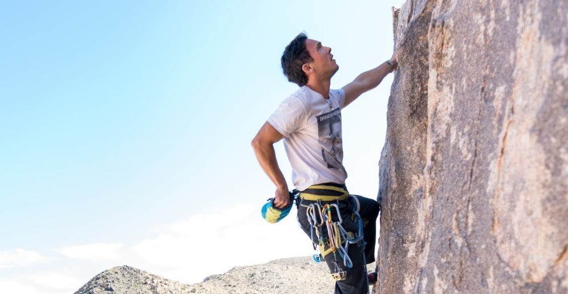 Любители с профессиональным снаряжением гибнут первыми. Как полезную физкультуру заменила тяга к рекордам