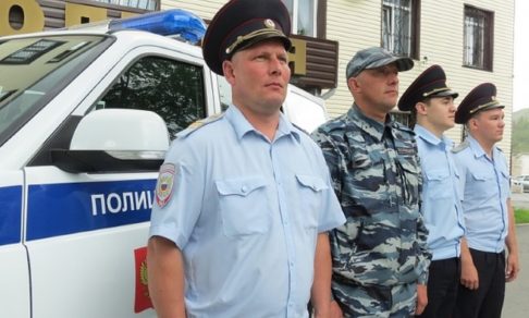 В Челябинской области четверо полицейских спасли из горящего дома 33 человека