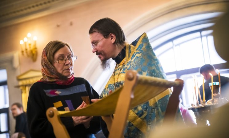 «Муж не может отличить горный хрусталь от лампочки». Почему молитва и причастие не помогают стать женщиной