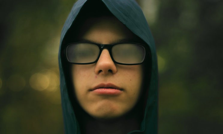 «Они закидываются веществом прямо на уроках, но школа замалчивает проблему»