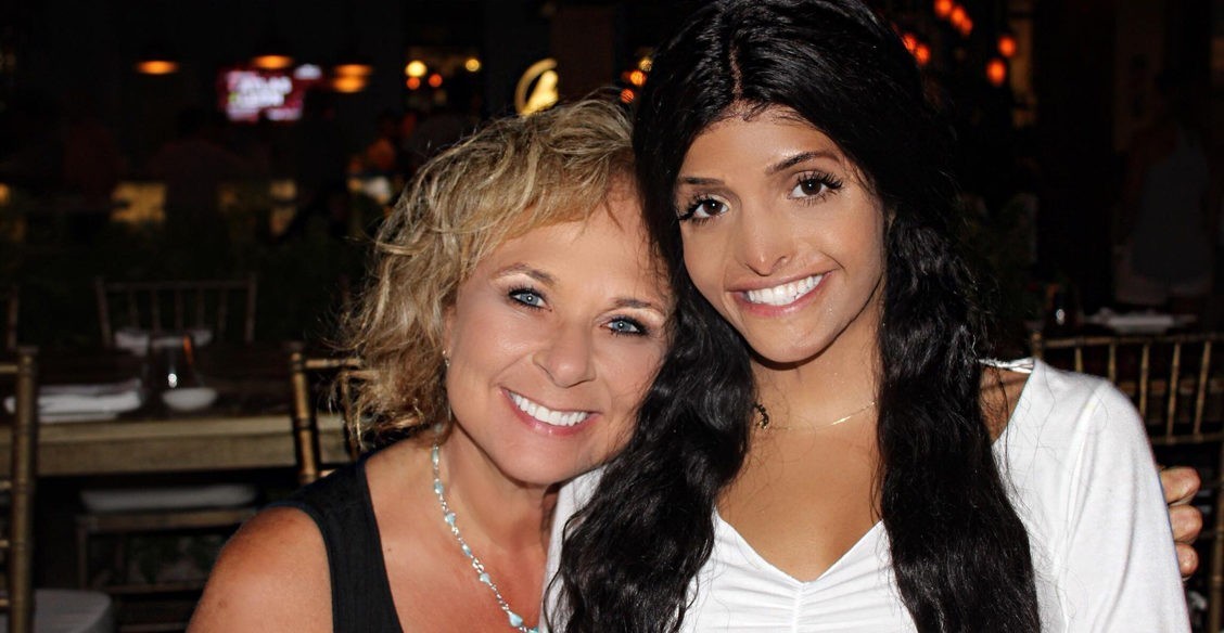 Врачи сказали: «Лучше бы она умерла». Но приемная семья помогла девочке вновь обрести себя