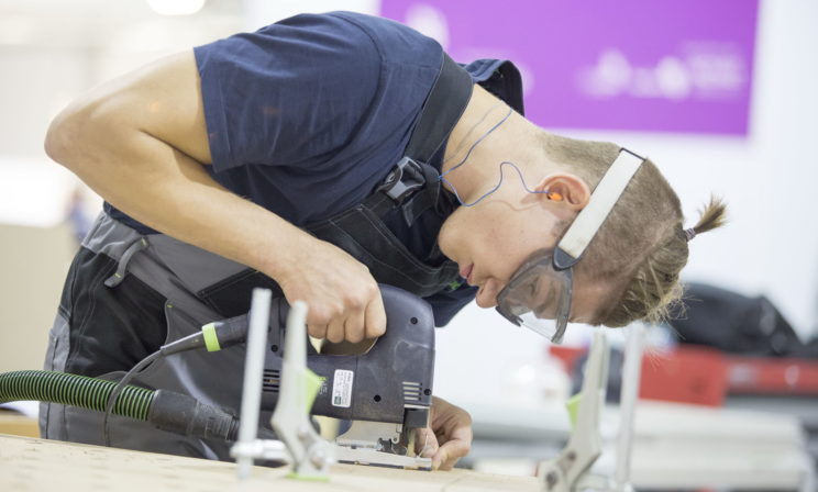 «Все уже делают автоматы». Кем точно не будут работать наши дети и зачем еще нужны колледжи