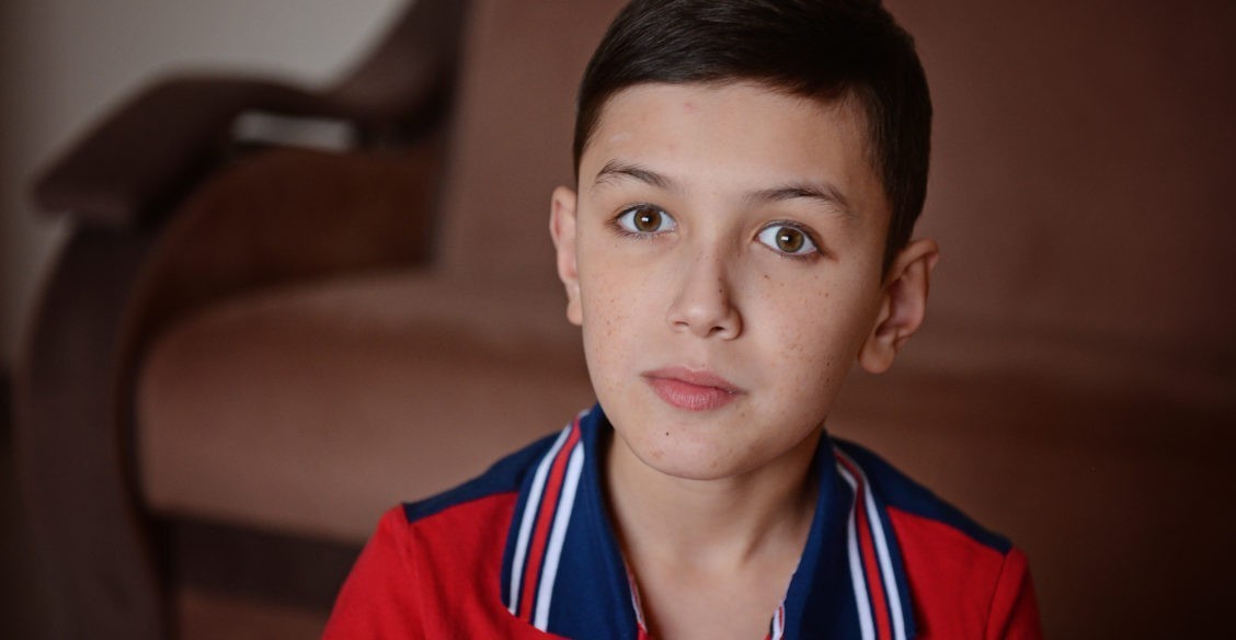 Падает и бьется головой – приходится накладывать швы. Но диагноза до сих пор нет