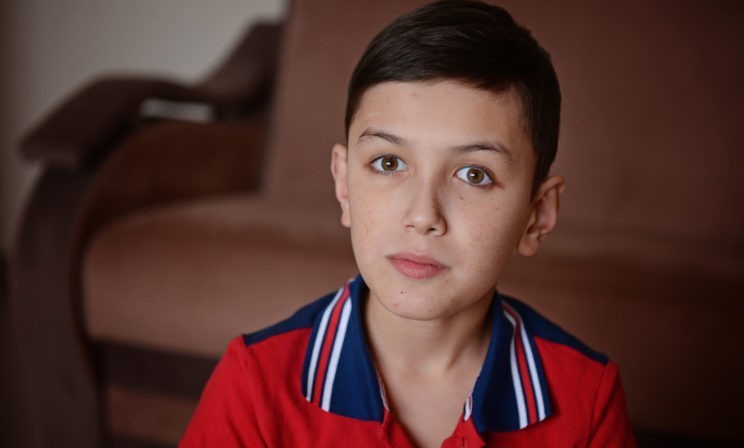 Падает и бьется головой – приходится накладывать швы. Но диагноза до сих пор нет