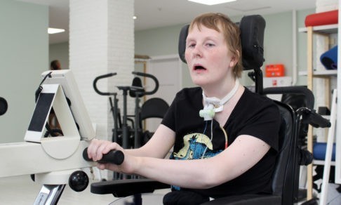 Перелетела через машину и ударилась головой об асфальт. Жизнь остановилась