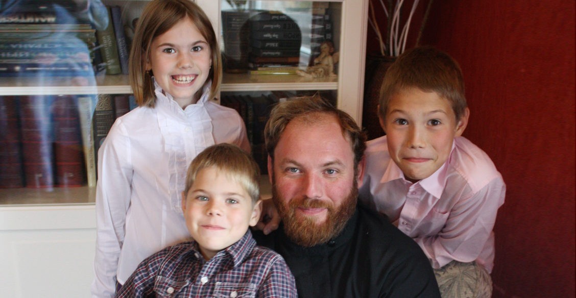 «Я до сих пор стараюсь не давать никому советы». Священник – о тяжести личной свободы и лайфхаках бабушек