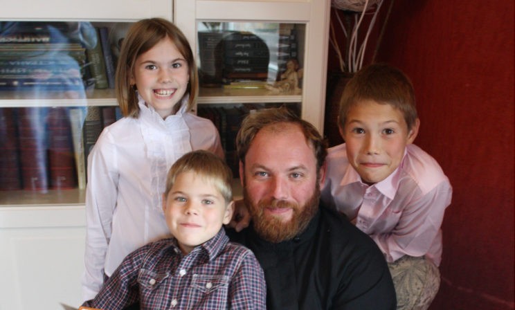 «Я до сих пор стараюсь не давать никому советы». Священник – о тяжести личной свободы и лайфхаках бабушек