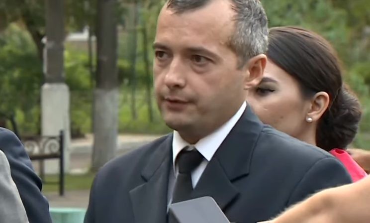 Пилот Дамир Юсупов: "Сначала думали посадить самолет на одном двигателе"