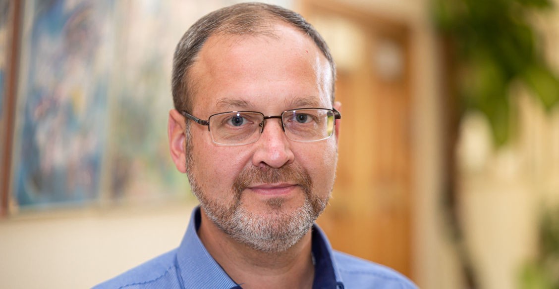 «У него такое будущее, а он пошел работать барменом». Директор сильной школы: почему учитель не «босс» или «официант» ученика