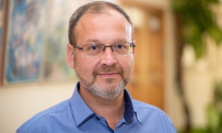 «У него такое будущее, а он пошел работать барменом». Директор сильной школы: почему учитель не «босс» или «официант» ученика