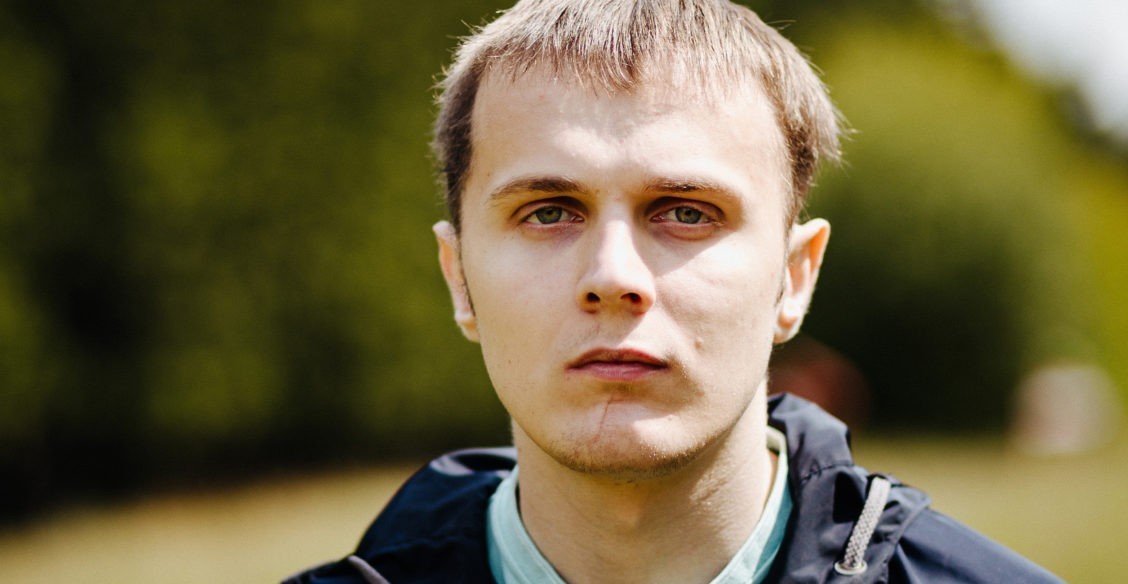 «На полу лежал сын, он хрипел, глаза были закрыты». Следствие закрыло дело, а Паше нужно вернуться к нормальной жизни