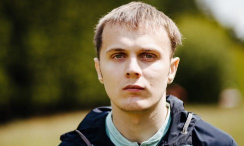 «На полу лежал сын, он хрипел, глаза были закрыты». Следствие закрыло дело, а Паше нужно вернуться к нормальной жизни