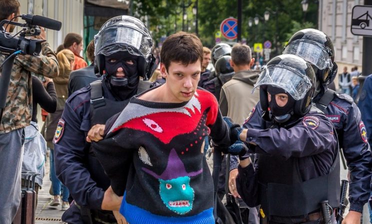 "Просто так задерживать бы не стали"?