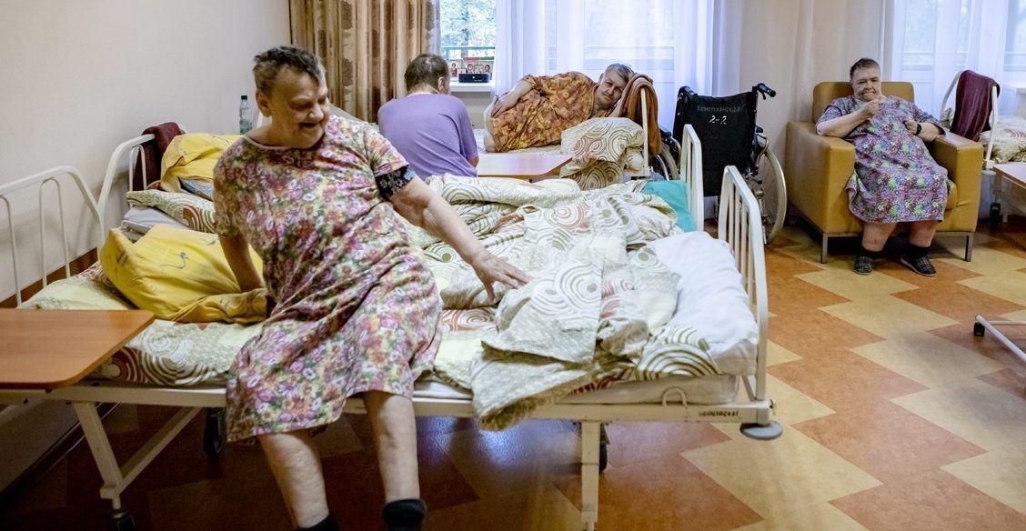«Я никого не держу, но для них это наилучшее место». Директор ПНИ о том, почему интернаты невозможно просто закрыть