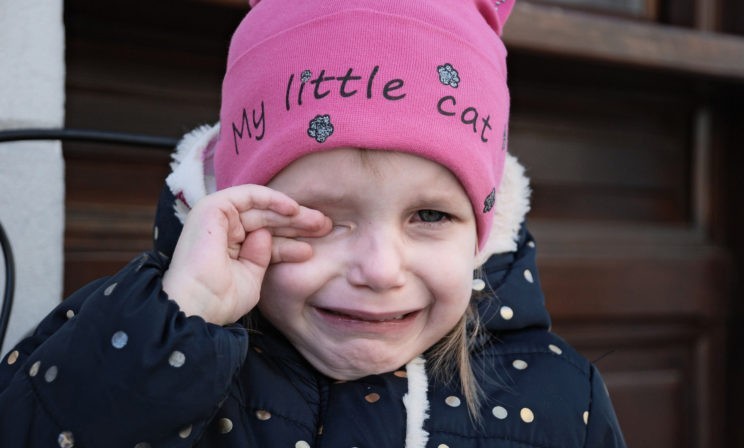 Болеет, манипулирует или просто так устроен? Что делать, если ребенок постоянно плачет