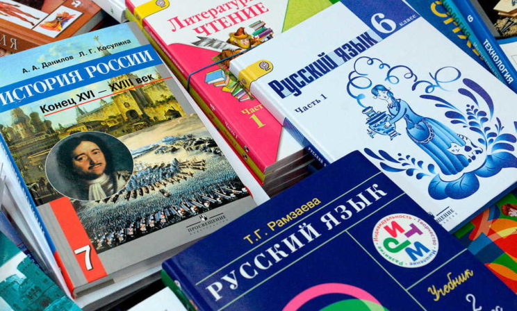 «Это какой-то феноменальный хаос». По каким учебникам будут учиться в школах?