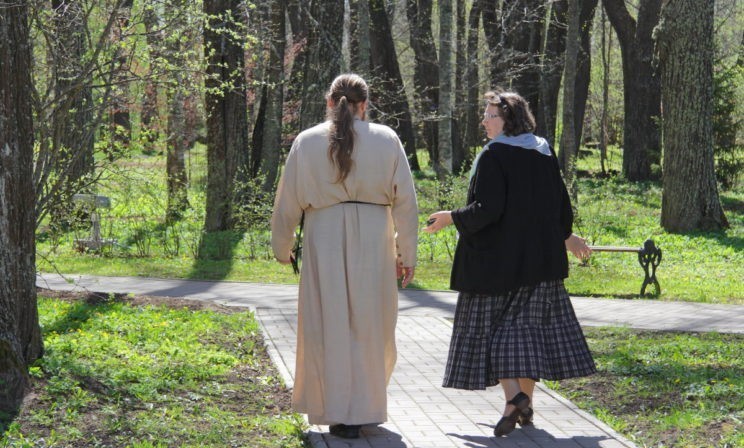 «Иногда нужно топнуть ногой и постоять за себя». Почему батюшка не может сказать, кто в семье прав