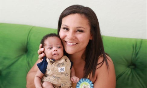 «Взяла его на руки и поняла — родной». Медсестра усыновила недоношенного ребенка, когда от него отказалась мать