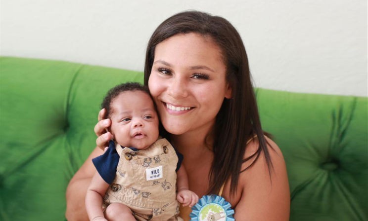 «Взяла его на руки и поняла — родной». Медсестра усыновила недоношенного ребенка, когда от него отказалась мать