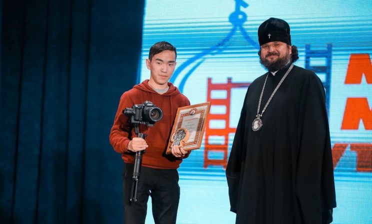 “А он ничего, нормальный”, - сказали о епископе молодые люди. Что на самом деле нужно молодежи в Церкви