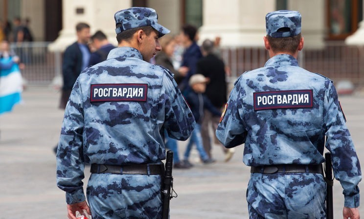 «И тут из машины вышли двое в форме Росгвардии». Как моя пенсионерка влезла в очередную историю