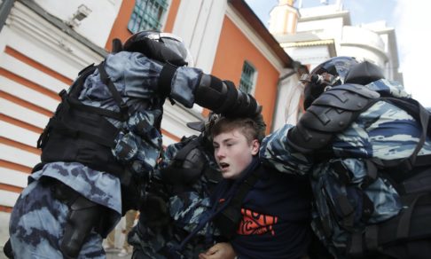 Скажешь: “Не надо воровать”, услышишь: “Ты - либерал”. Священники - о письме в защиту заключенных по 