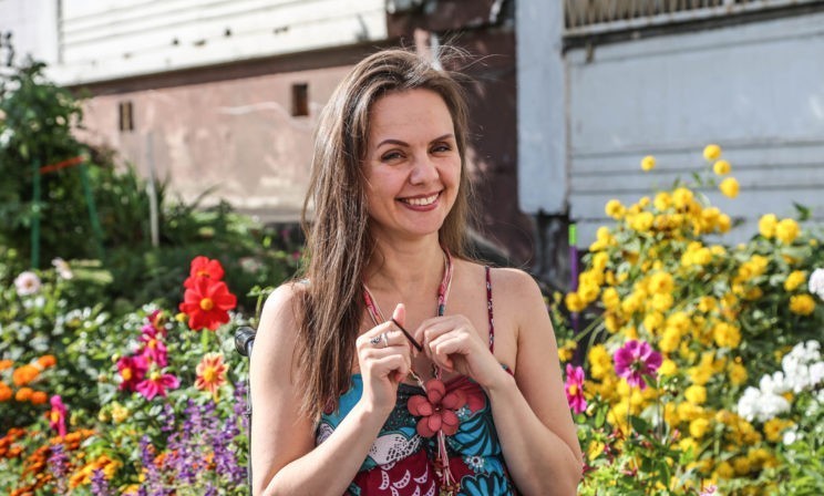 «Я буду бежать, дышать и кричать от радости». После аварии врачи собрали Любу по частям, теперь нужно встать на ноги и быть красивой