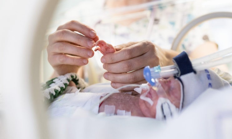 «Нельзя определить грань, когда стоит отказываться от реанимации или нет». Неонатолог – о пациентах, которые приходят посмотреть на свой кювез