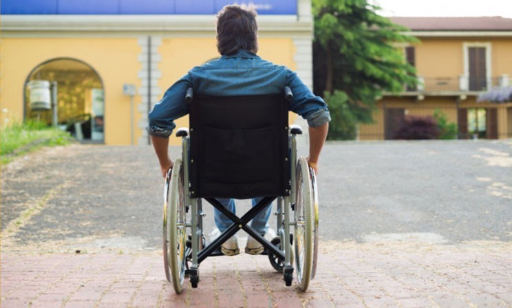 «Прихожу за справкой, мне сочувствуют, но выдать ее боятся». С чем сталкиваются инвалиды на медико-социальной экспертизе