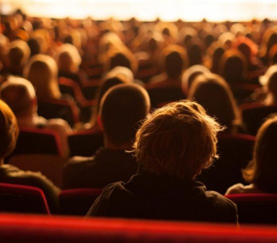 «Не просто смотрят кино, они его рассматривают». Фестиваль «Край света» и жизнь, которая не описана никем