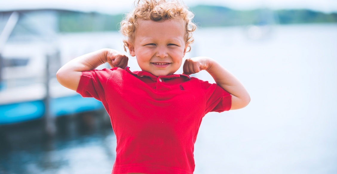 «Я – самый лучший ребенок». Какая самооценка – норма для малыша и пора ли бежать к психологу