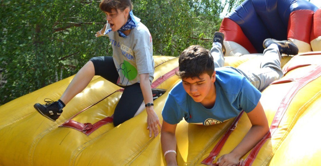 «Друг дал свой номер телефона моему неговорящему сыну». Как дети с аутизмом поехали в лагерь без родителей