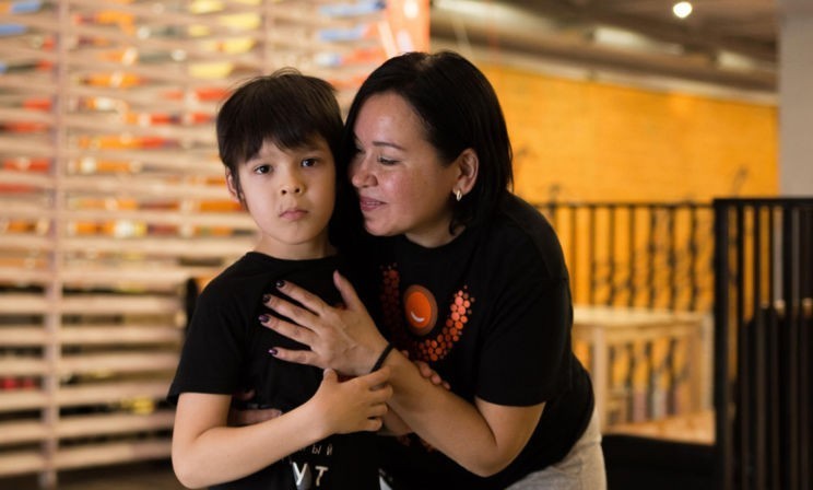 «Благодаря батуту сын перешагнул тяжелую степень аутизма». Мама запатентовала методику и работает с другими детьми